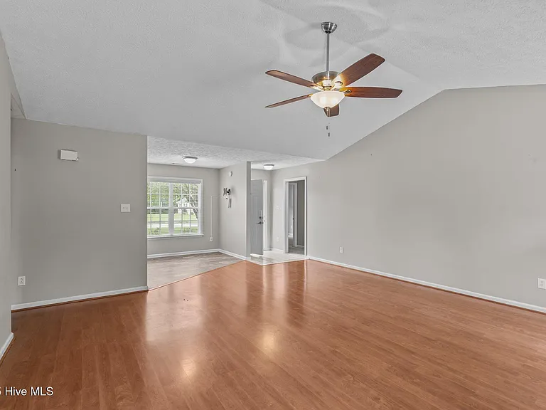 300 Foxhall Rd — Photo 34