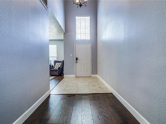3rd image of 922 Dandelion Dr
