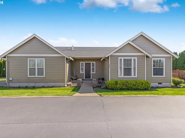 1521 W Lincoln St, Woodburn, OR 97071