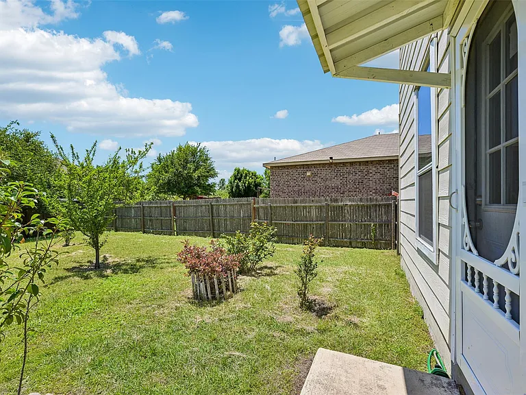 140 Lynn Crest Bnd — Photo 28