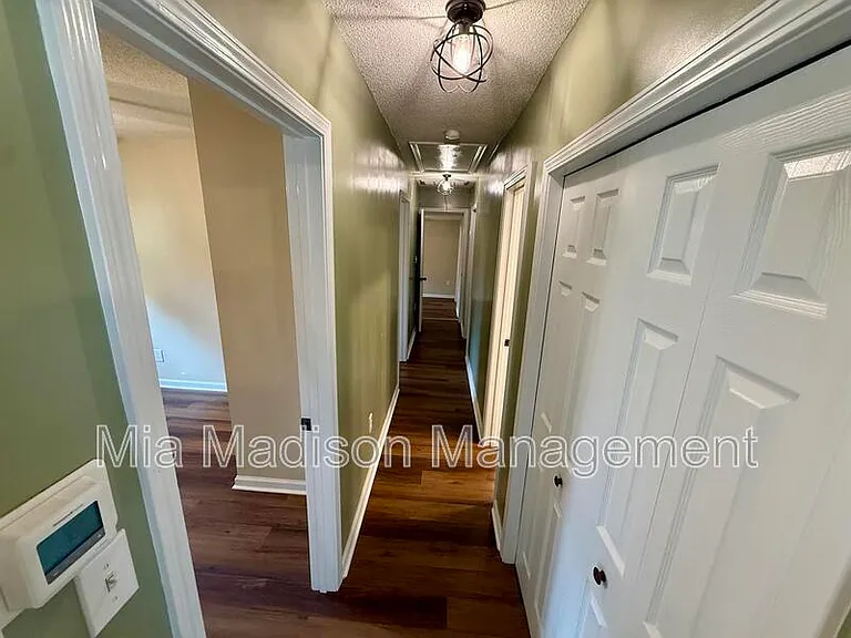 2233 E Derenne Ave — Photo 22