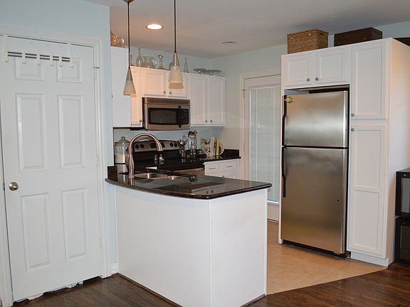 5th image of 4750A Bradford Dr