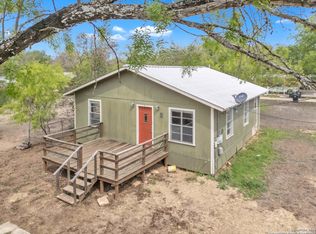 1502 16th St, Hondo, TX 78861