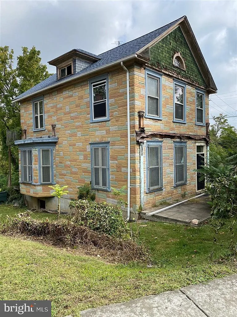4616 Foote St NE photo 1
