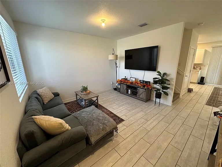 1030 SE 23rd Ter #1030 — Photo 1