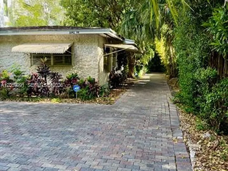 2844 Coconut Ave — Photo 3