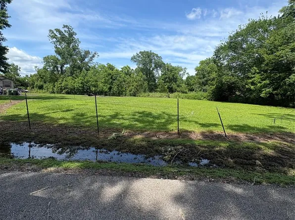 1907 Bell St, Dayton, TX 77535
