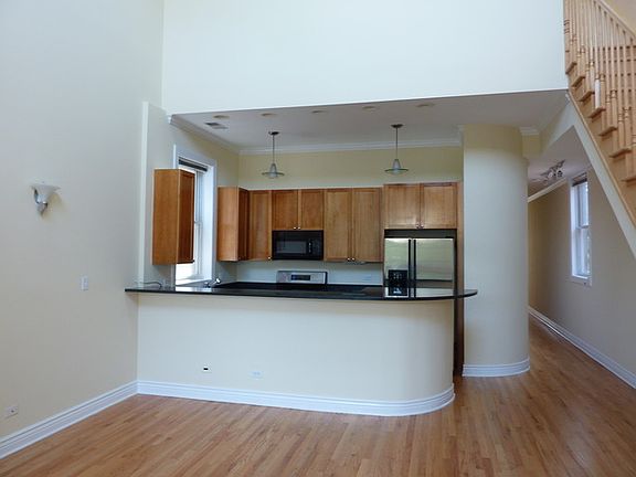 4th image of 3320 N Damen Ave #3