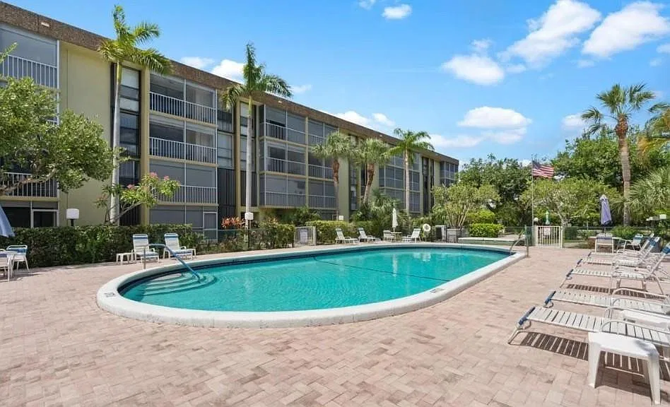 2 bed, 2.0 bath, 954 sqft, $1,999 — Photo 4