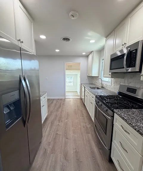2303 Katherine Ave — Photo 5