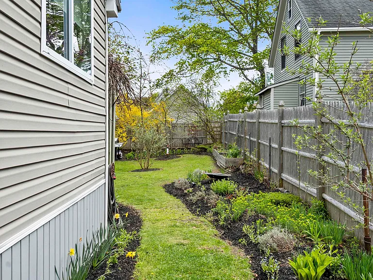 17 Elizabeth St — Photo 42