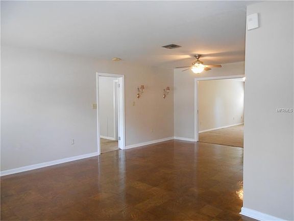 4th image of 1009 Cottonwood St