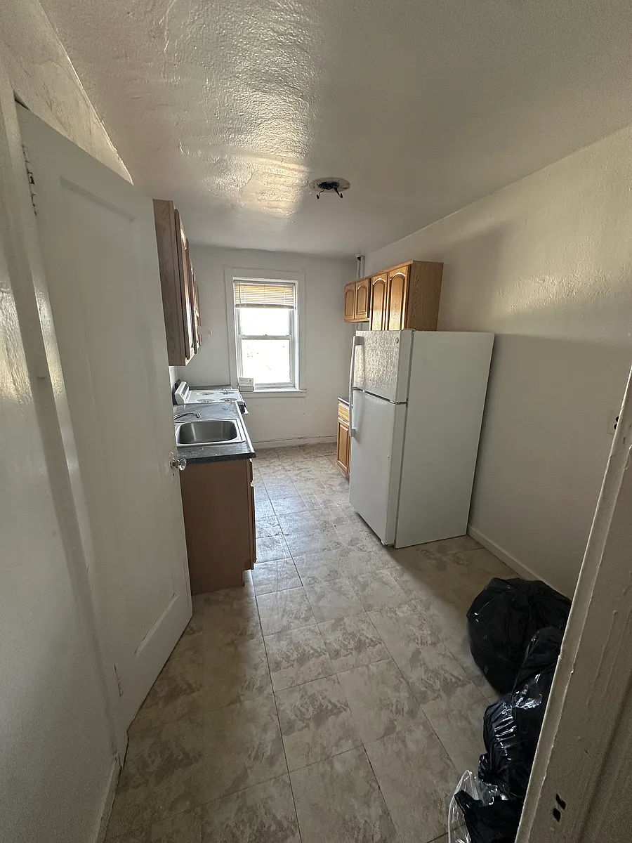 Photo 1 of 14 - 42 Park Ave #C51 - Yonkers, NY Primary Photo - 42 Park Ave #C51
