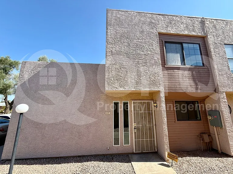 637 W 13th St — Photo 1