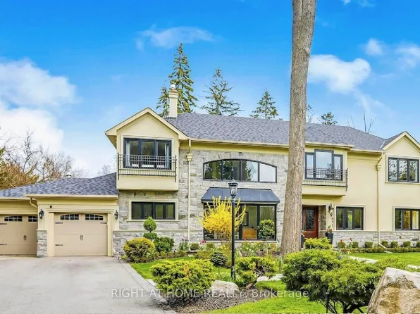 471 Country Club Cres, Mississauga, ON L5J 2P9