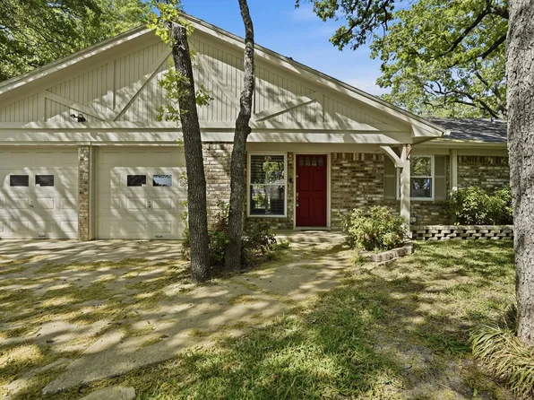 2203 Twin Elms Dr, Arlington, TX 76012