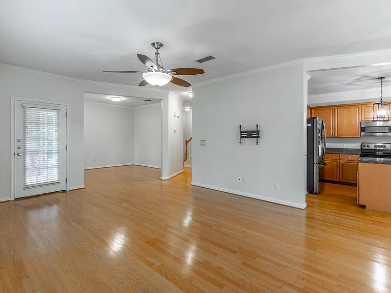 2105 Regency Ct — Photo 4