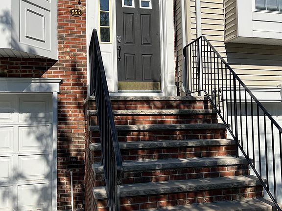 3rd image of 555 Coventry Dr
