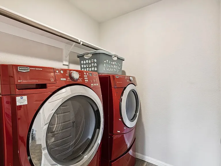 425 Waterman Ave — Photo 5