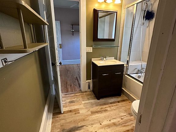 3rd image of 1095 18th Ave SE #3