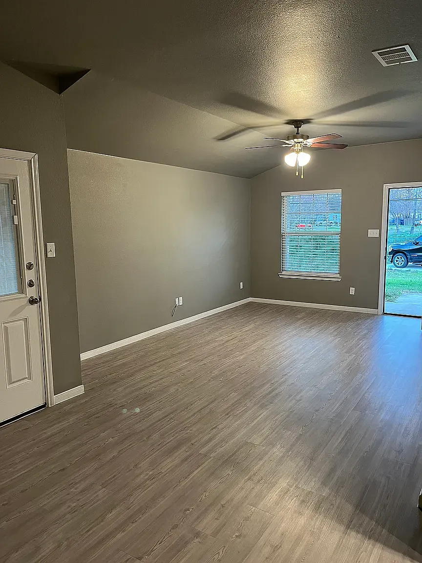 3 bed, 1342 sqft, $1,650 — Photo 2