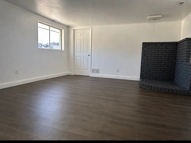 1173 S Main St — Photo 2