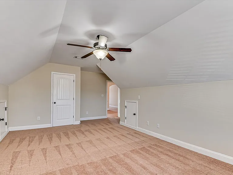 406 Saterlee Ct — Photo 52