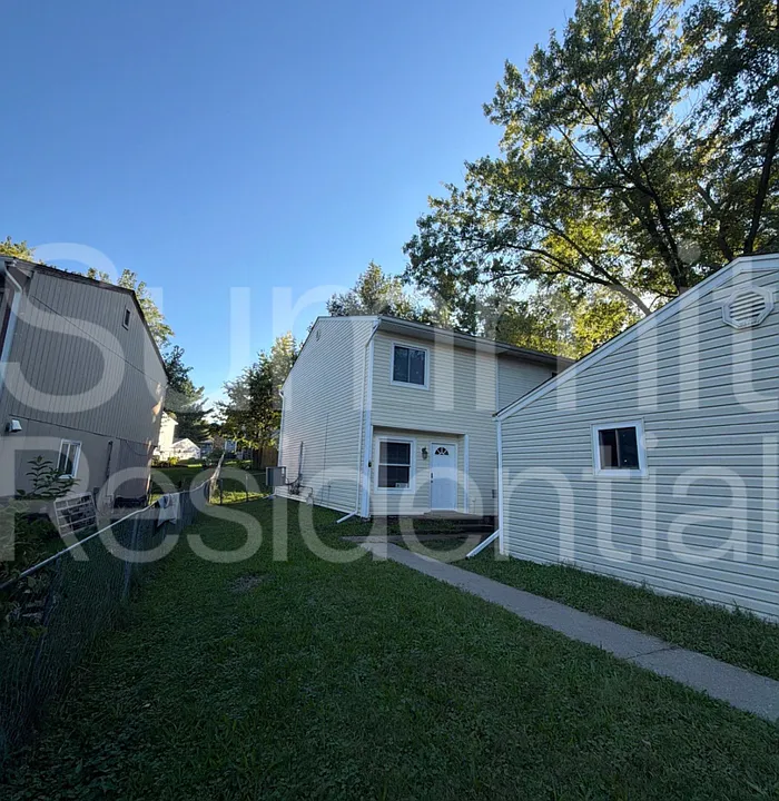 1929 E Bell Ave