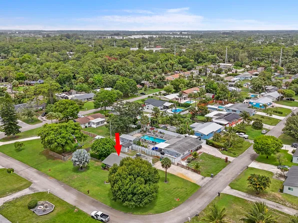 5557 S Shadyside Circle, West Palm Beach, FL 33415