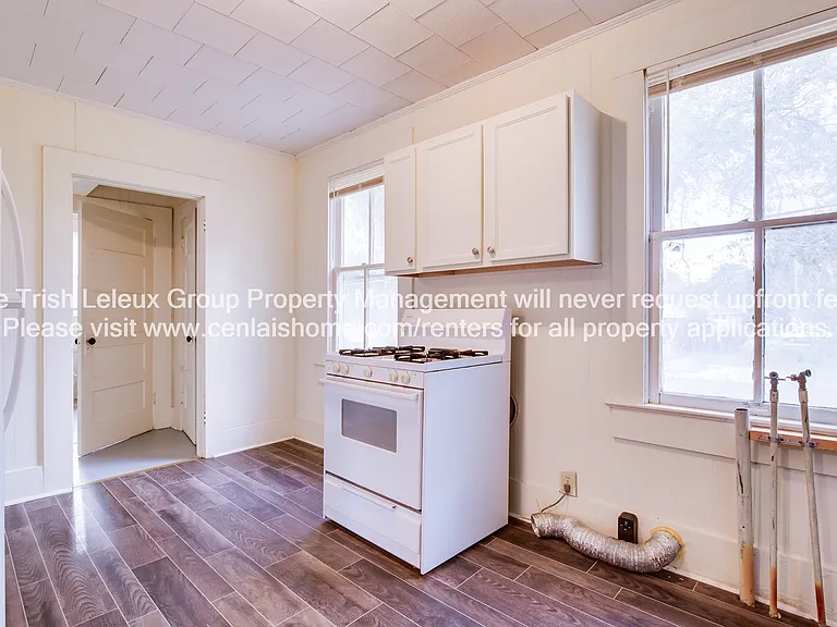 2220 1/2 Elliott St — Photo 4
