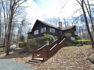 17 Ski Rd, Hawley, PA 18428