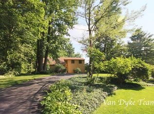 7734 Creekwood Dr SE, Alto, MI 49302