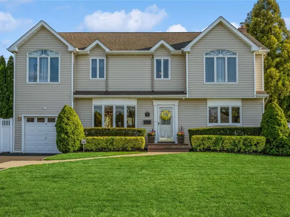 42 Sylvia Drive, West Islip, NY 11795