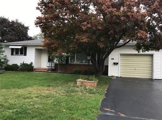 200 Candlewood Rd, Rochester, NY 14609
