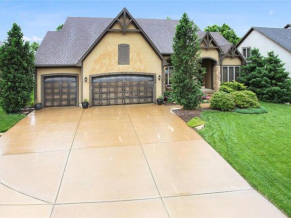 2nd image of 24062 Saint Andrews Ct