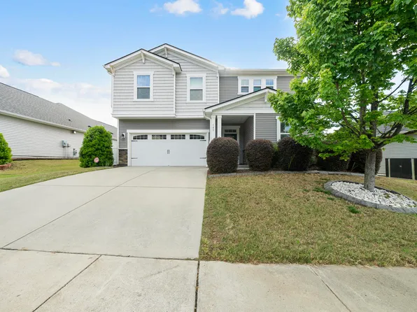 105 Autumn Crest Ln, Fuquay Varina, NC 27526