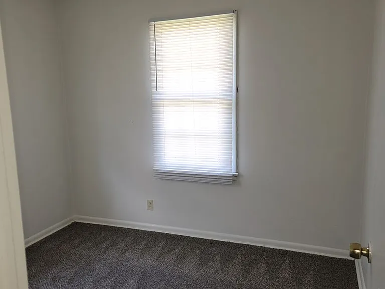 4501 E Linwood Blvd — Photo 3