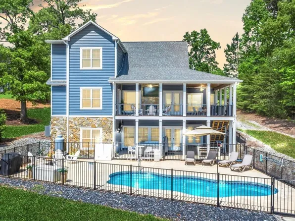 610 Surfside Dr, Moneta, VA 24121