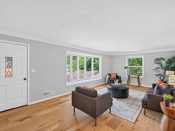 3rd image of 9170 Jamaca Ct N