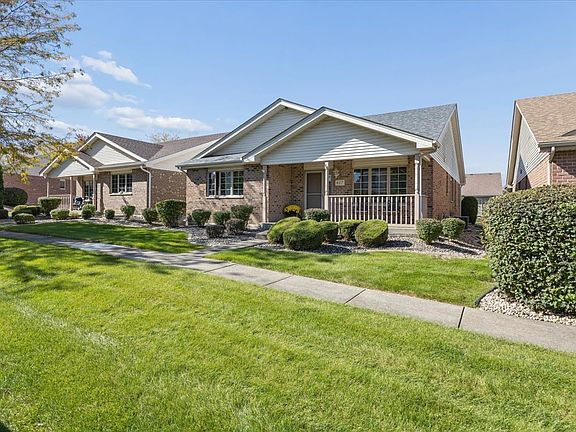 2nd image of 417 Somerset Ln