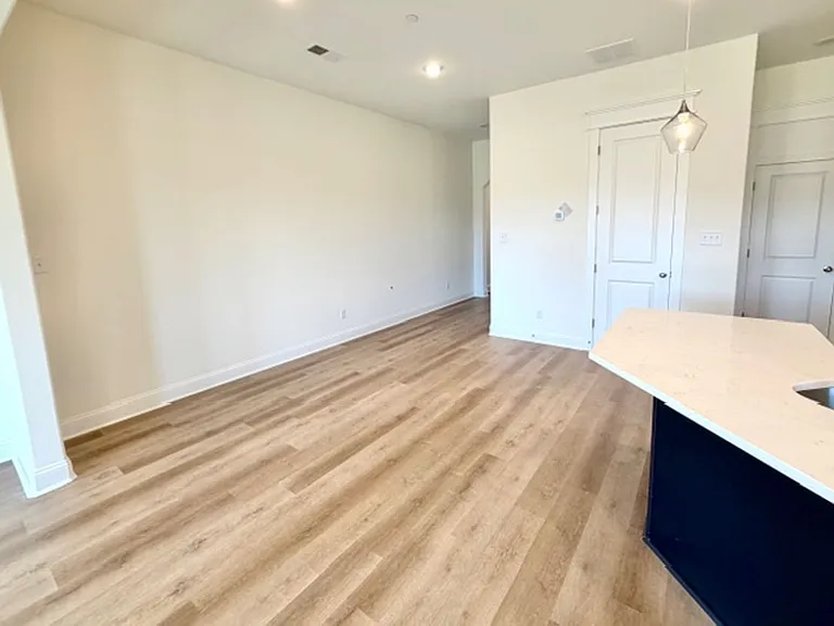 4871 Chatelet Dr — Photo 18