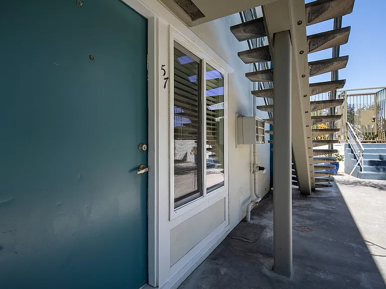 Aztec Pacific Apartments — Photo 76