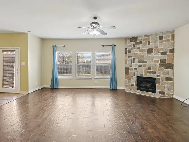 313 Country Lakes Dr — Photo 7