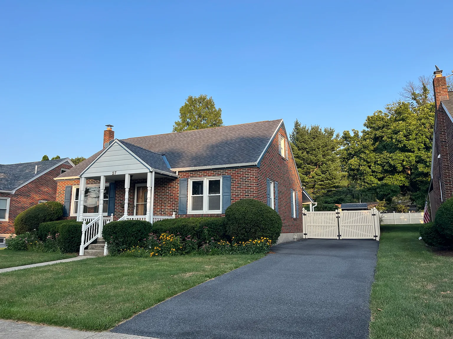 3 bed, 1.5 bath, 1061 sqft, $2,200 — Photo 3