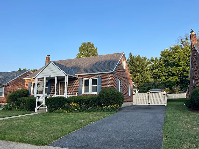27 Woodland Rd — Photo 3