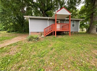 2009 McGuinn Dr, High Point, NC 27265