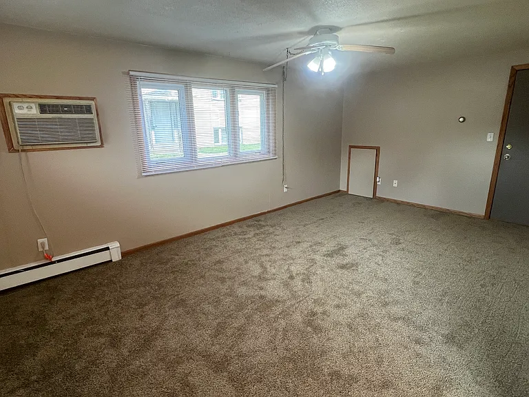 2210 18 1/2 Ave NW #2 — Photo 3