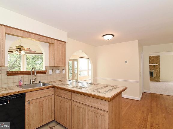 5th image of 8465 Nicole Ct