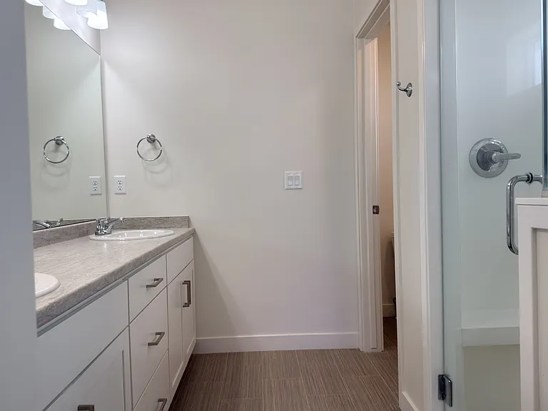 138 E Crown Point Dr — Photo 9