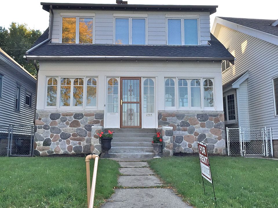 Full front porch with sweeping views